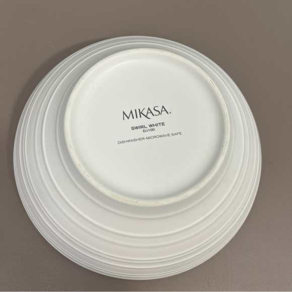 Mikasa Swirl White‎ Elegant Serving Bowl Vegetable Pasta - Picture 5 of 15
